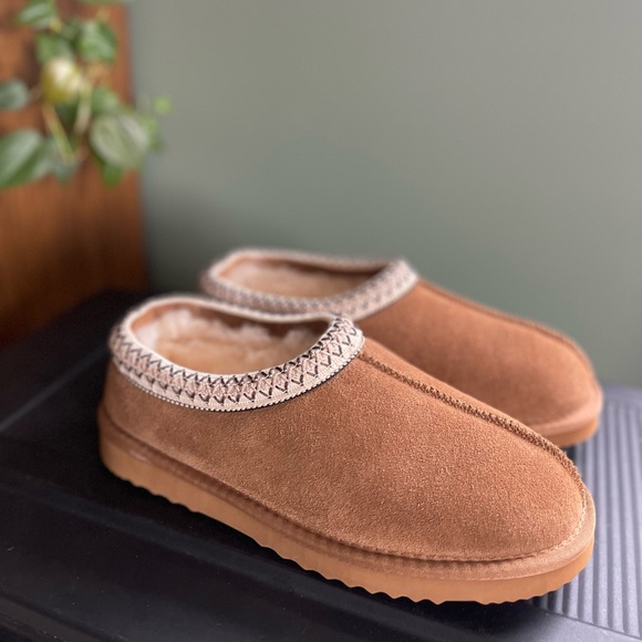 Quince Shoes - Quince - Australian Shearling Clog Slipper - UGG Tasman